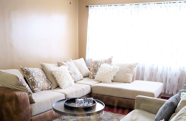 4 miles or 10 minutes from JFK Airport! Entire 2,100 sq ft Family-sized unit