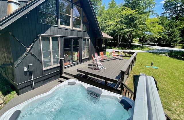 4 miles to Killington - 8 person hot tub
