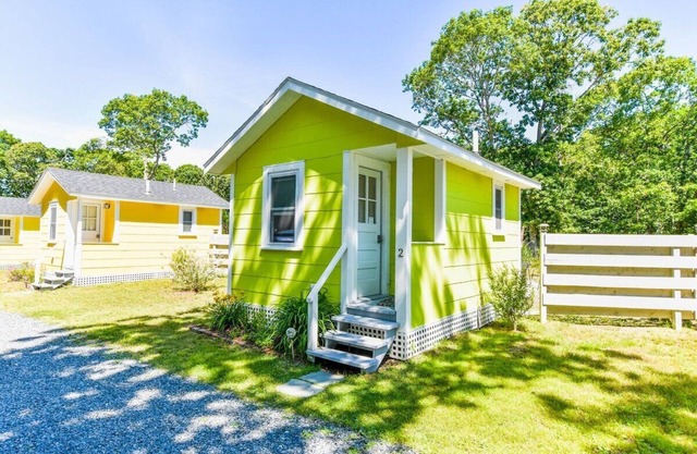 4 Min Drive to Bayside Beaches!