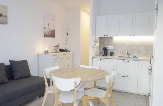 4 person beachfront apartment in seaside resort