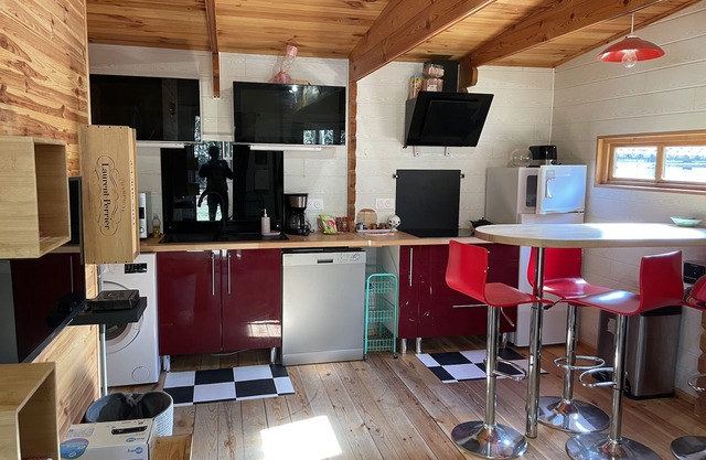 4-person CHALET in a private wood 3 km from the beach
