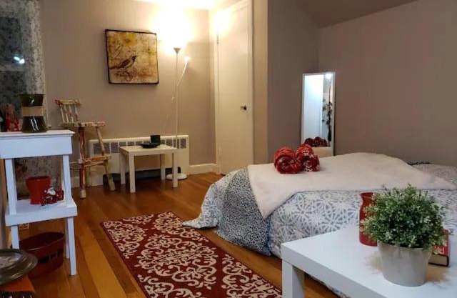 #4 RED Gorgeous Cozy Room 6 Min to Babson College!