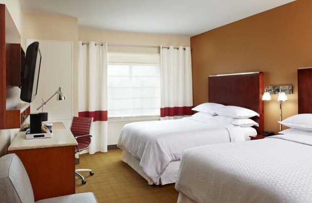4 Relaxing Units, Swimming Pool, Free Parking, Near The Gardens Houston