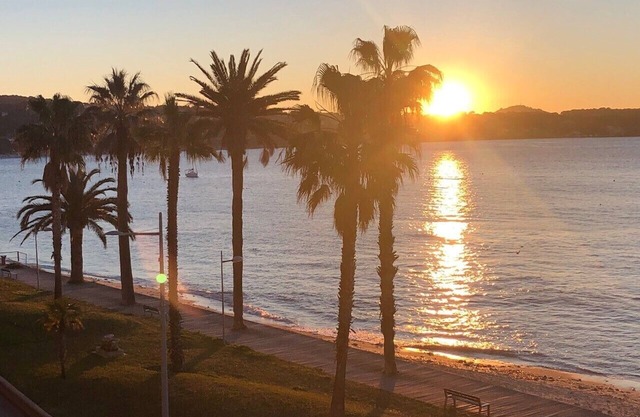 4-room apartment 90 m² + Terrace 17 m². Sea Front, Panoramic Sea View