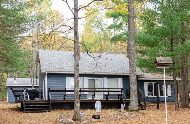 4 Seasons, Charming Lakefront Cottage on Ess Lake