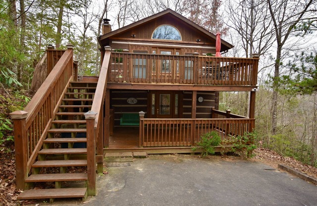 4 Seasons of Fun at Gatlinburg - An Authentic Log Cabin