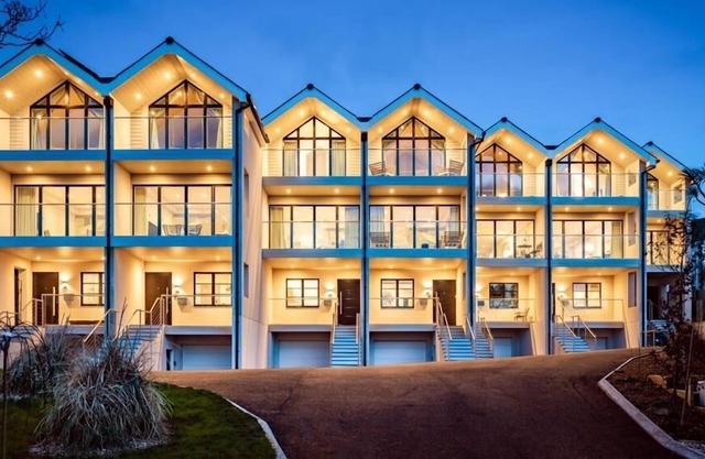 4 The Strand sleeps 8 guests, footsteps from Porth beach
