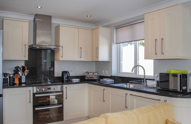 4 West Park Mews