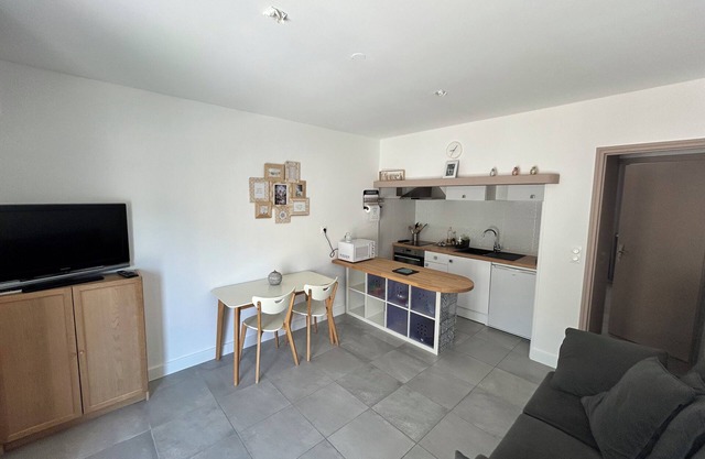 40 m2 apartment with small terrace and parking space