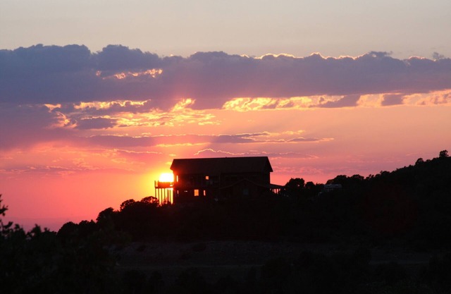 40%OFF 9/1-9/15/25 Note: Summer25 at booking. Cedar Bend Lodge Cabin @ Whispering Oaks, 20 miles from Moab!