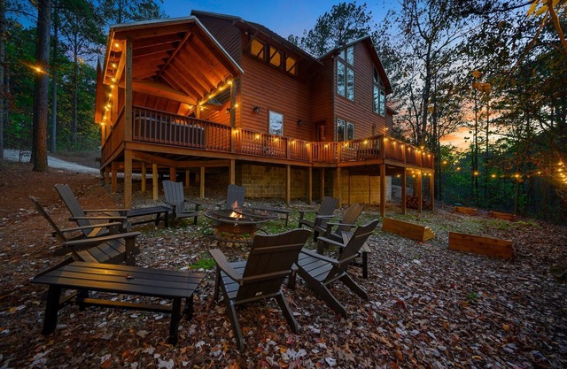 40% Off Sleeps 18 Walk2Town Hot Tub Firepit Covered Deck Playground Game Room