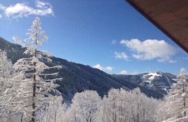 400m from the Balme ski lifts Luxury 6-person chalet facing Aravis near Confins