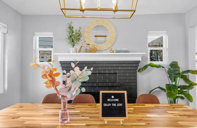 4016 Main (NEW) · 5b2b Newly Remodeled Entire House close to UW & DT