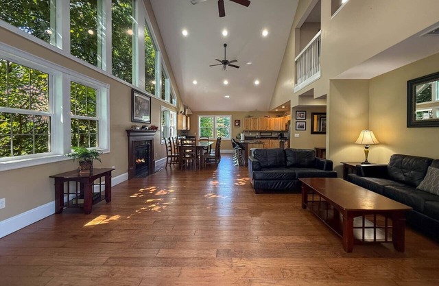 42-2 Locust Lane | Sleeps 21, Pool, Hot Tub, Views