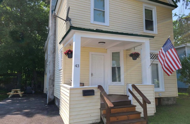 43 Cliff - Apt 2 - 3 bdrm apt in City Center Oneonta, walkable to Main St