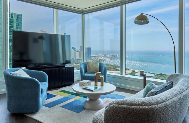 43 Fl World-Class Escape w/Breathtaking Lake Views