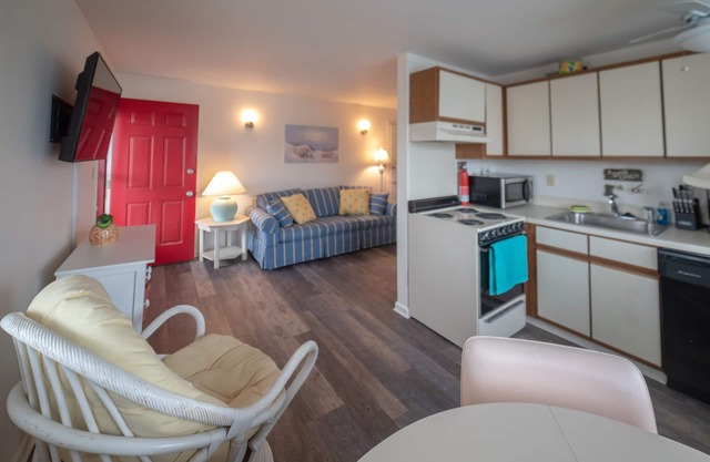 43rd St Oceanside w/view, family friendly, wifi, 2021 bookings by message!