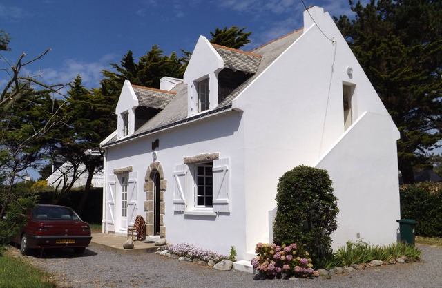 44 - BATZ SUR MER: RENT VILLA 9 PERS AT 200M SEA