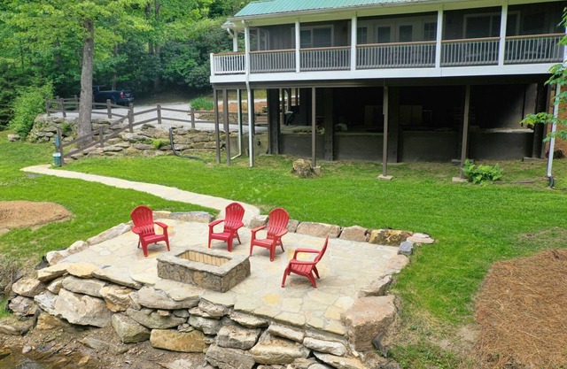 450ft Creek Frontage,Creekside Firepit, Pets, Cashiers 10 min.