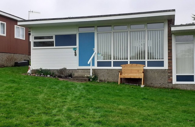 48 Kings Chalet Park - a holiday chalet that sleeps 4 guests in 2 bedrooms