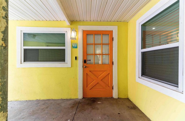4B- Newly Renovated 2/1 at Coastal Cottages