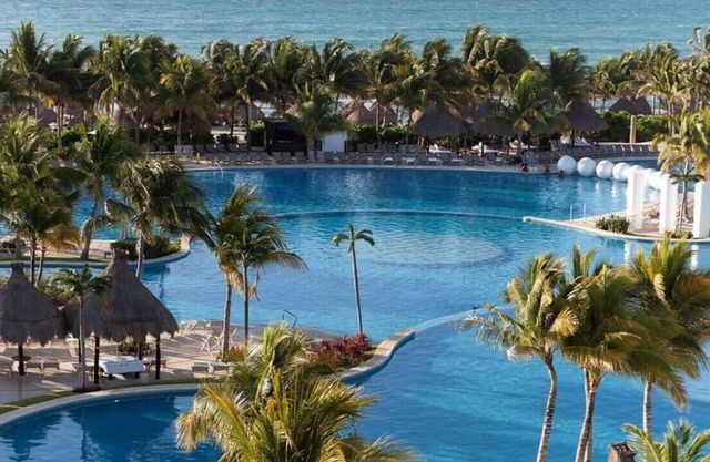 4BD Grand Luxxe Riviera Maya Pool Resort