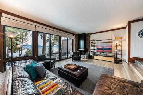 4BD Lakeside Retreat with Views
