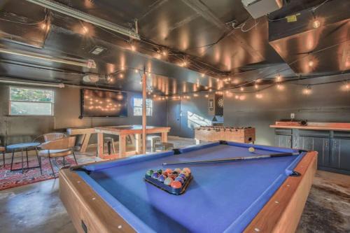4BD With Game Lounge Hot tub Dog Friendly USAFA