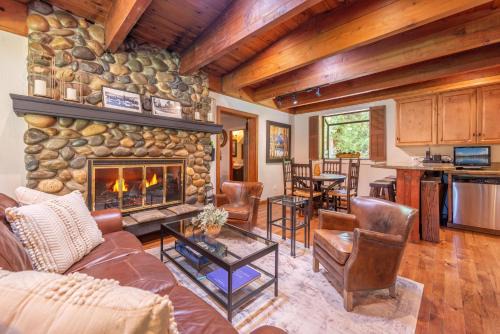 4BDR 4 BA home - ski Lease for this coming 25-26 season - 7 miles from Palisades in Tahoe City