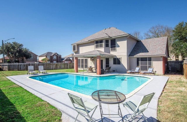 4BDR+PrivatePool+Game Room+BBQ+FirePit+Fits12