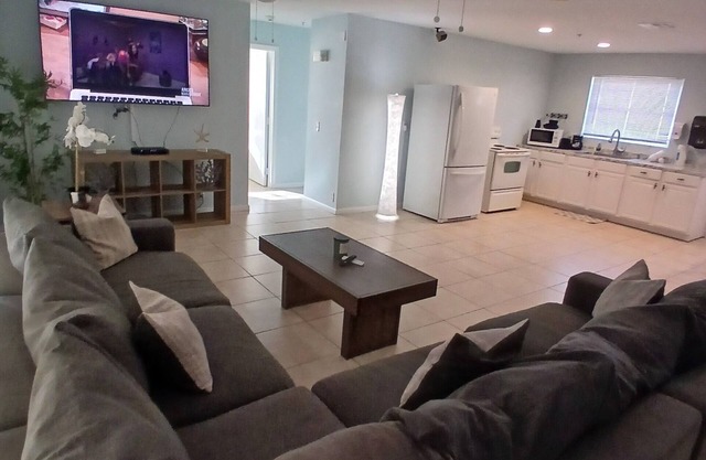 4BR 2BA Near Beach Perfect For Familes