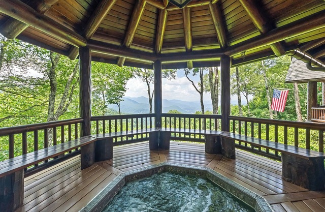 4BR/4 1/2 BA, Covered deck with Hot-tub overlooking the mountains