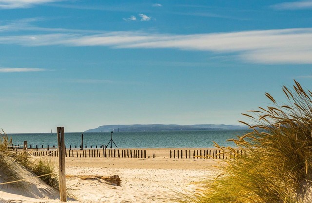4BR Beach House Sleeps 10 - 5 Mins Walk to the Sea