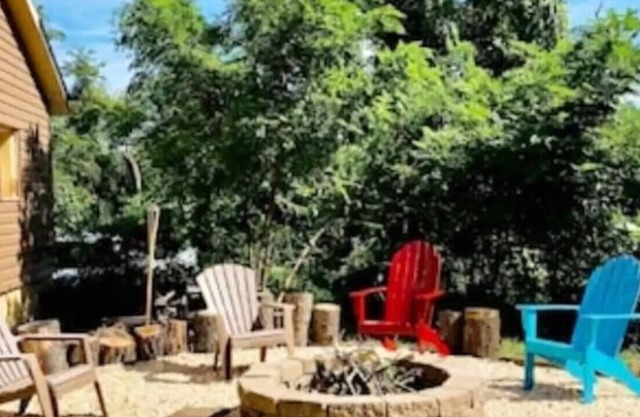 4BR Chalet with Seasonal Pool Hot Tub