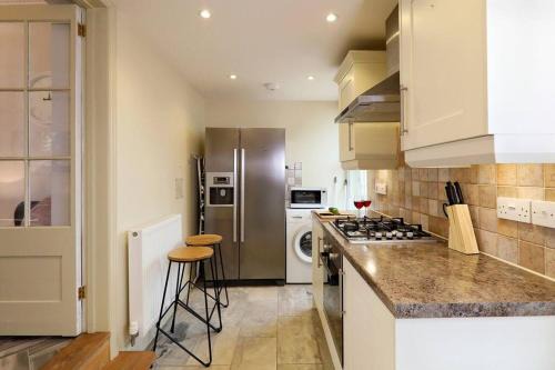 4br Elegant Stay Golden Triangle Parking