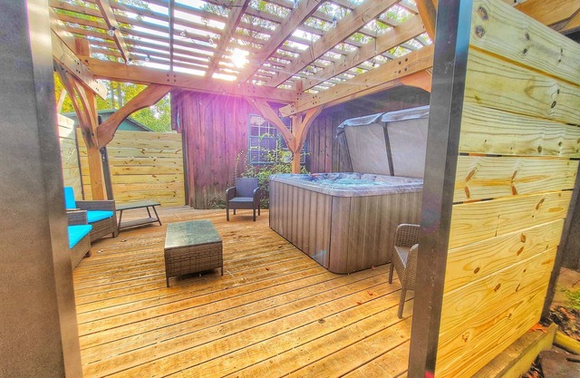 4BR Family Lodge in Gatlinburg with Hot Tub