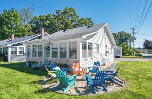 4BR Hawk’s Nest Beach Cozy Coastal Cottage steps from the shore