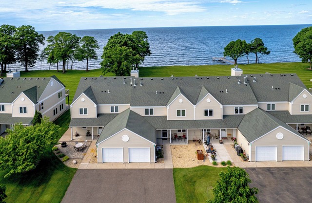 4BR Lakefront Townhome with Stunning Mille Lacs Lake Views in Onamia