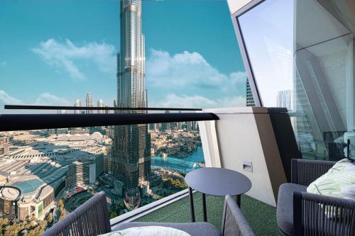 4BR Luxury Apartment with Burj Khalifa View and Direct Dubai Mall Access - Pool and PS5 Included