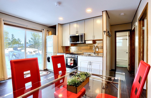 4BR Mount Hope Retreat