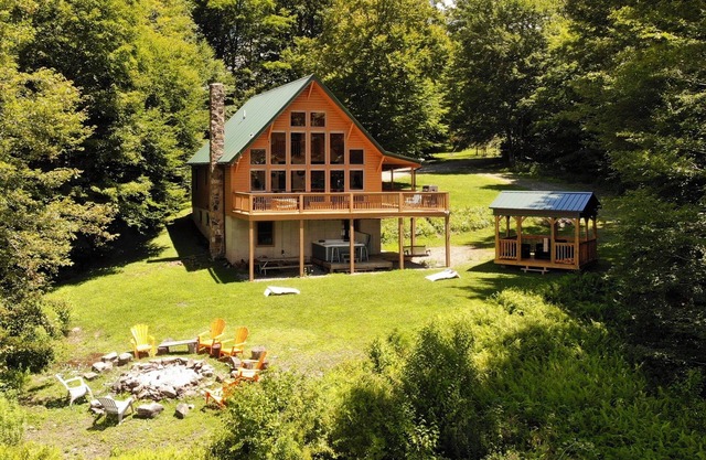 4br Mountain Cabin near Snowshoe: Sauna, Game Room, & VIEWS!
