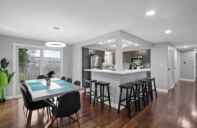 4BR Near Woodfield Mall & Metra | LCP Collection