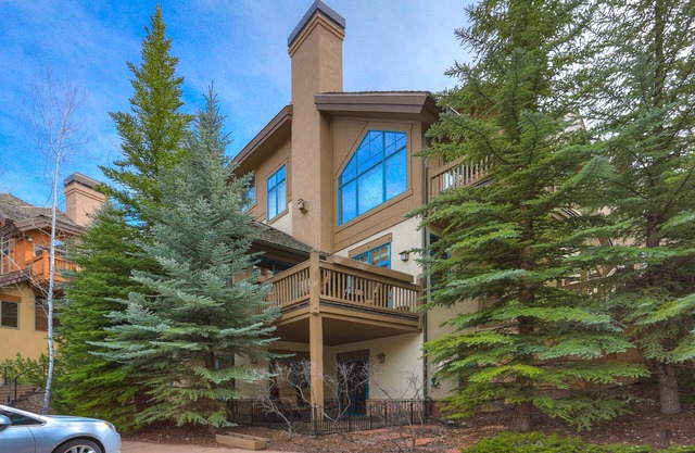 4BR Plus Den Platinum Townhome, Walk to lift by RedAwning