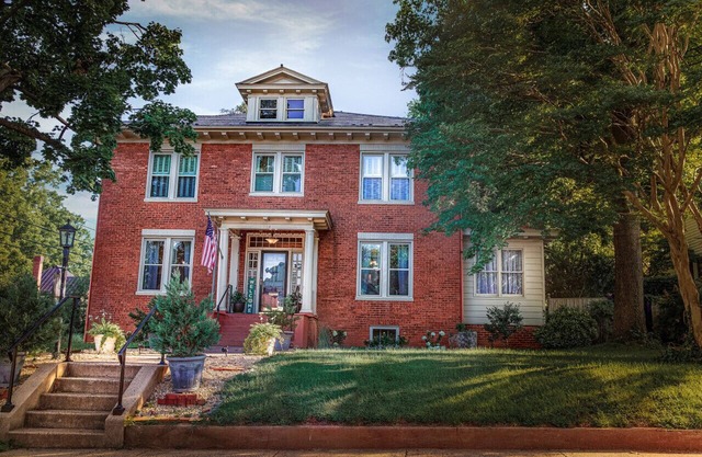 4BR Retreat Near Wineries, Weddings & Hiking