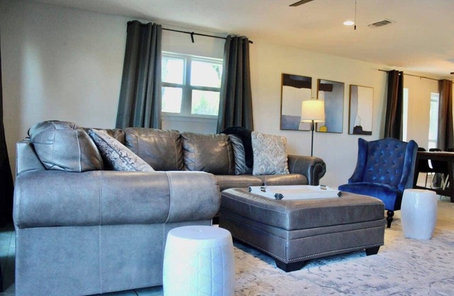 4BR Saint Jo Escape | Hot Tub, Firepit & Pool