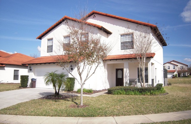 4BR VRBO Home 7 miles to Disney. Gated Community with Clubhouse & Amenities