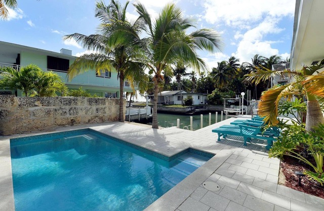 4BR waterfront home with POOL, boat slip with straight shot to Alligator Reef!