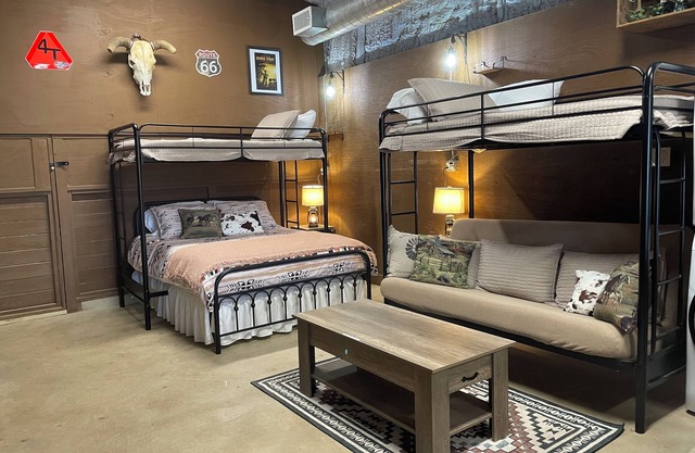 4T Bunkhouse : comfortable private lodging for family fun.