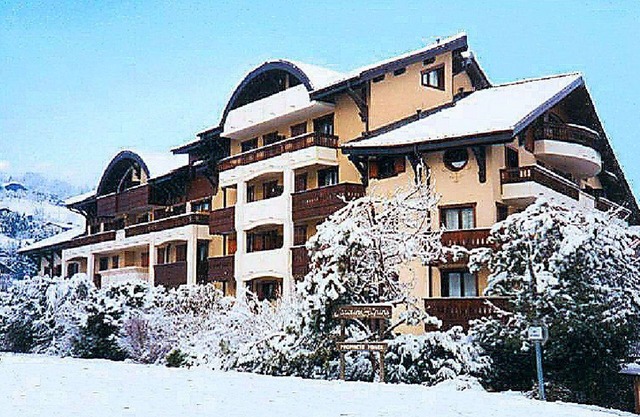 4th Floor Luxurious Apartment with Beautiful Mountain Views