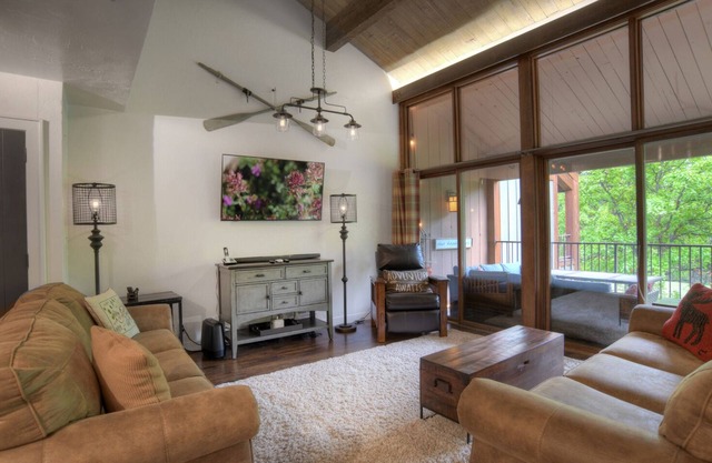 4th Hole Hideaway (#757) |10 min to Ski - Golf - AC/Pool/Hot Tub/Fitness/Deck